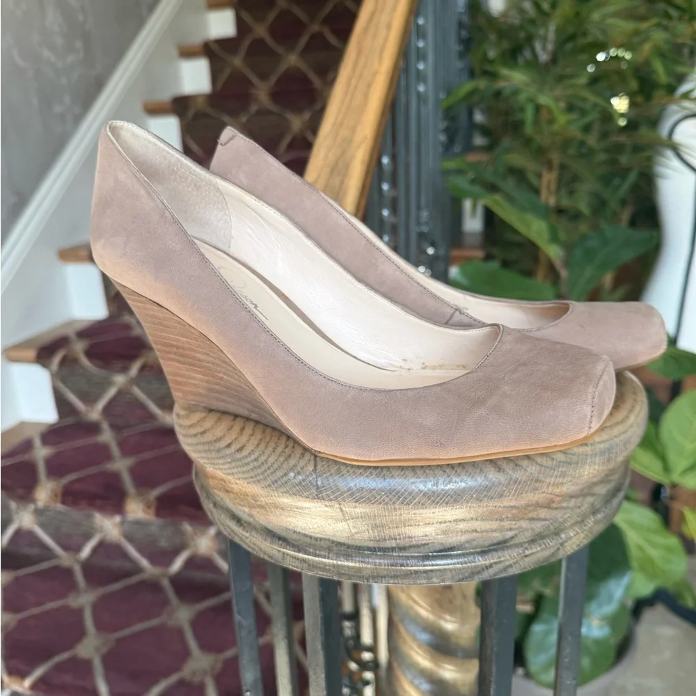 JESSICA SIMPSON ladies camel colored wedges 8 1/2 very good condition